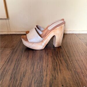 Freebird White and Tan Platform Mules - size 7